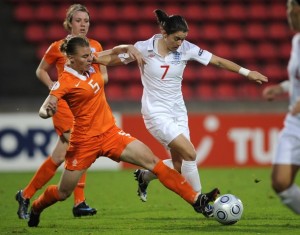 Netherlands Petra Hogewoning (L) struggles for the ball with England's Karen Camey during the first semi final of the Women's EURO 2009 on September 6, 2009 at the Ratina Stadium in Tampere. AFP PHOTO / OLIVIER MORIN (Photo credit should read OLIVIER MORIN/AFP/Getty Images)